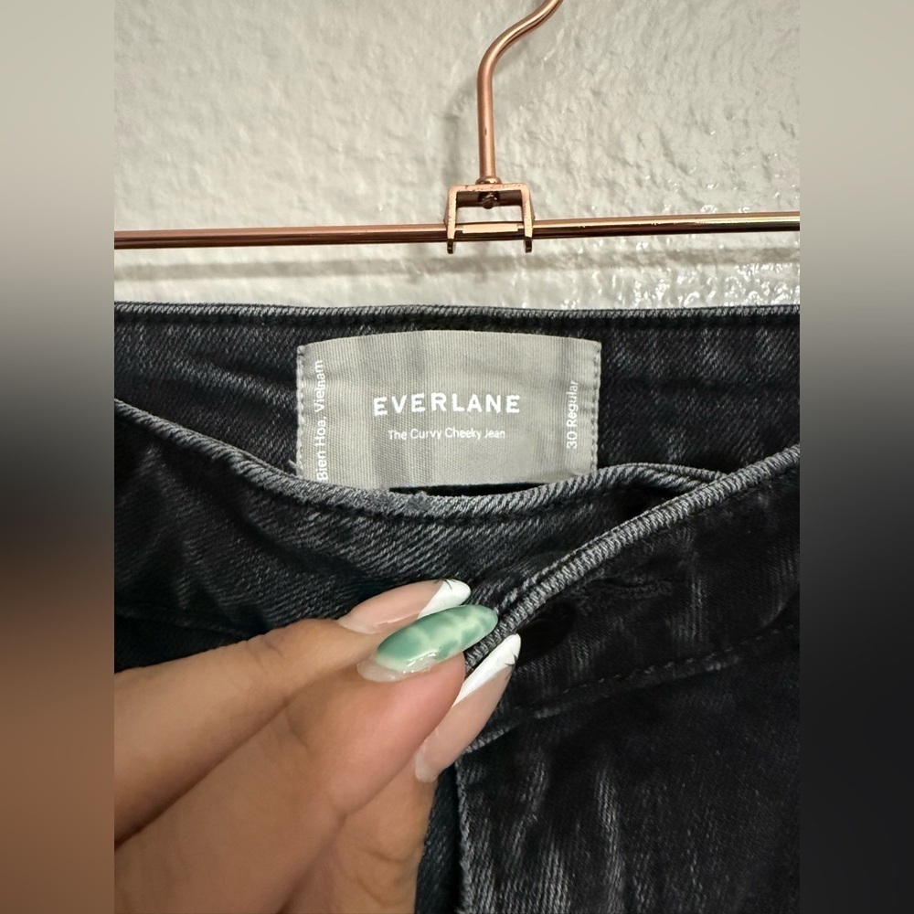 Everlane The Curvy Cheeky Straight Jean - Picture 5 of 8